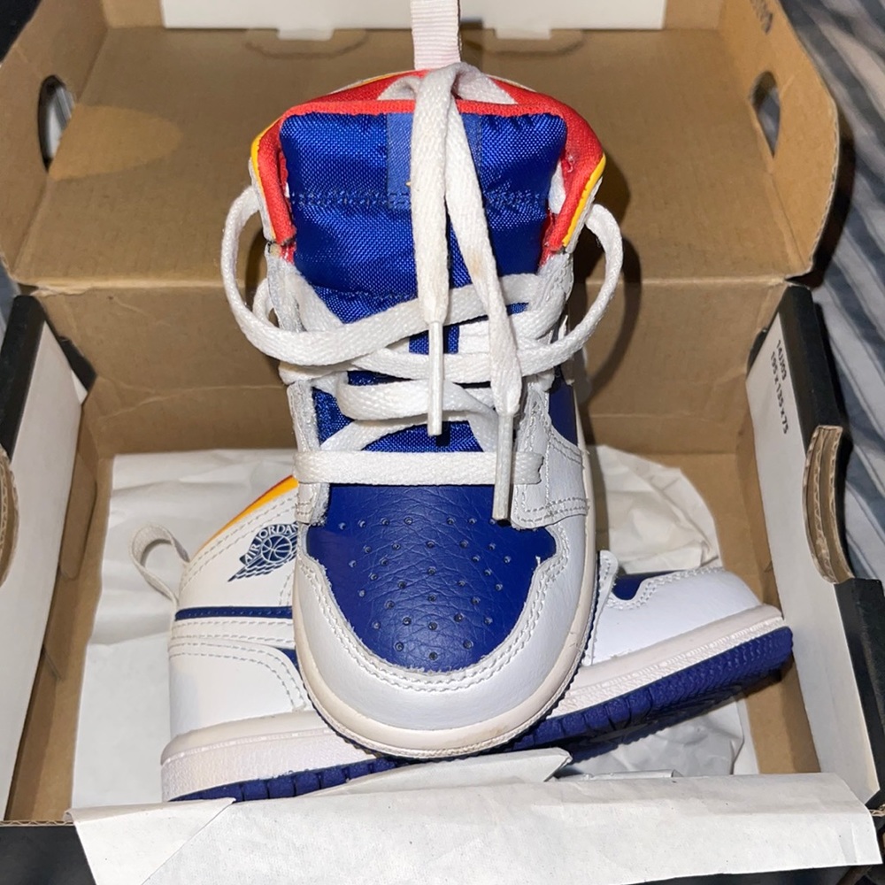 TODDLER JORDAN 1 MID SIZE 6C (white /laser orange)